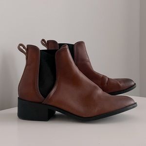 Leather Chelsea Boots | 9 | Steve Madden